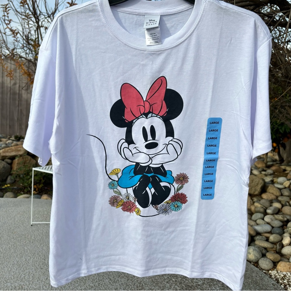 Disney Minnie Mouse white T- shirt size large color white new with tag.